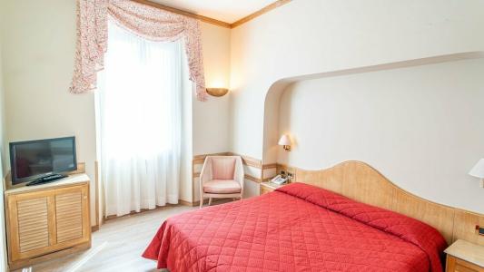 Bobby Executive - 24