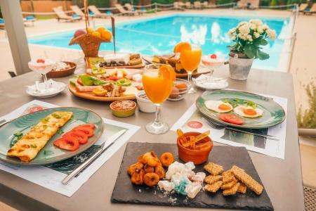 Apollo Resort Art - 10