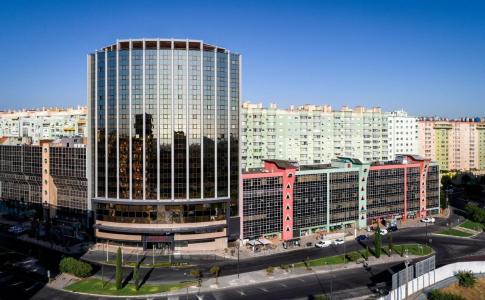 Ramada by Wyndham Lisbon - 17