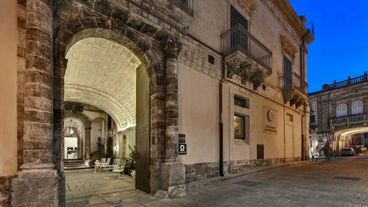 A.D. 1768 Boutique - 16