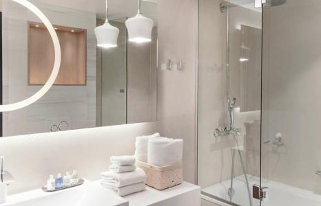 Radisson Blu Royal, - 44