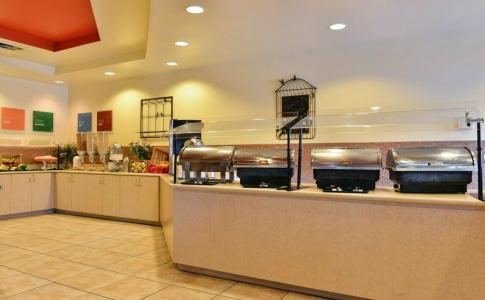 Comfort Suites Maingate East - 63