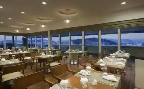 Ramada by Wyndham - 14