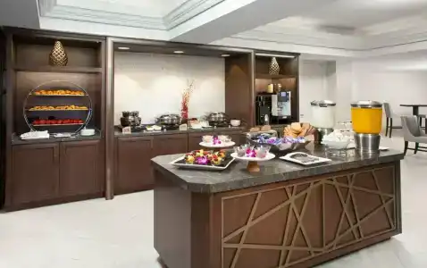 Sheraton Gateway Los Angeles - 12