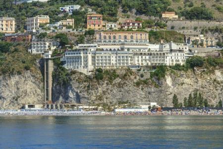Lloyd's Baia - 44