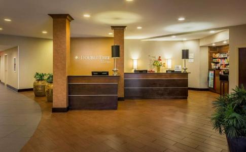 DoubleTree by Hilton Raleigh Brownstone University - 21