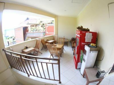 Sari Buana Bed & Breakfast - 12