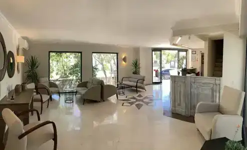 Moonshine & Suites - 40