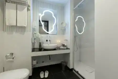 Best Western Premier CHC Airport - 4