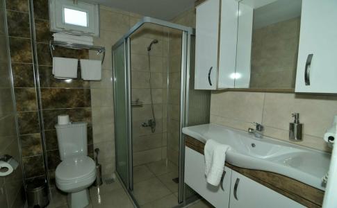 Cleopatra King Apart - 16