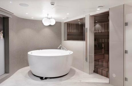 Radisson Blu Royal, - 35