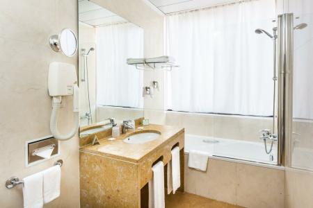 Holiday Inn Lisbon by IHG - 19