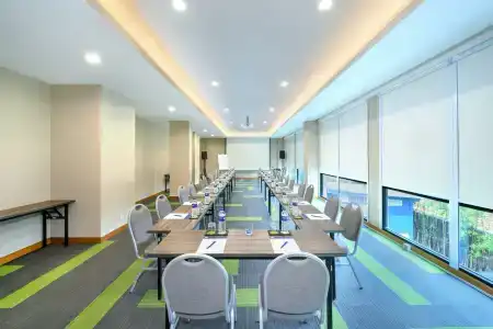 Holiday Inn Express Jakarta Menteng - 12