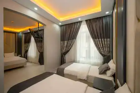 Taksim Istiklal Street Next2 - 1