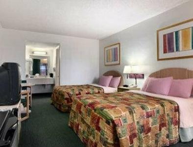 Howard Johnson by Wyndham Ft. Myers FL - 22