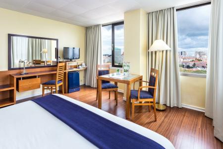 Holiday Inn Lisbon by IHG - 41