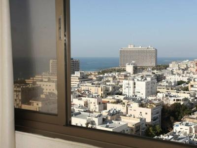 Debrah Brown, a Member of Browns - 8