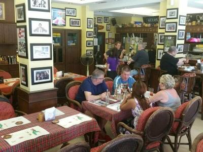 Robin's Nest Guesthouse & Restaurant - 11