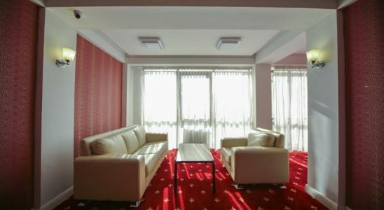 Golden Palace - 37