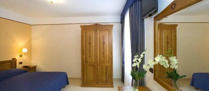 Ulisse Deluxe Hostel - 12