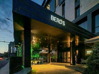 BERD'S - 33