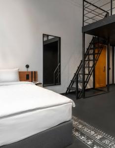 Globe Runner & Hostel Kyiv City Center - 41