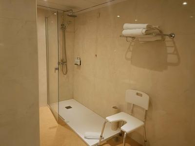 Holiday Inn Lisbon by IHG - 49