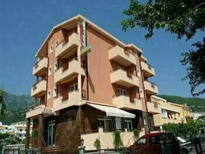Garni Fineso - 35