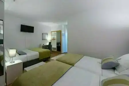 Dinya Lisbon - 8