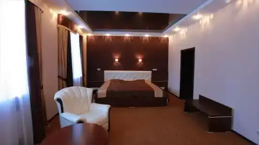 Губернский - 4