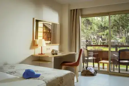 Robinson Camyuva - Adults Only - 24