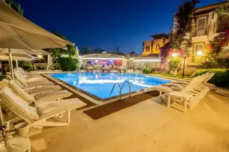 Moonshine & Suites - 0