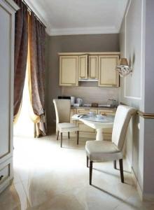 Theatre Boutique Apart-Hotel - 8