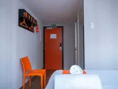 EasyHotel - 2