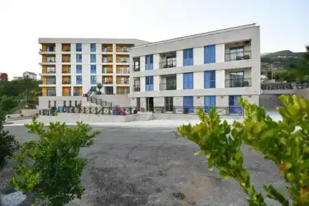 Apart Katunjanin - 37