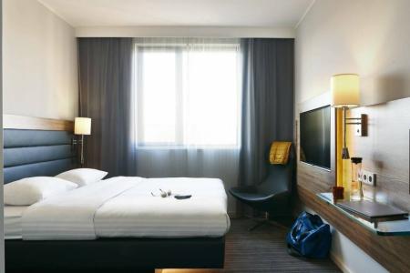 Moxy Frankfurt Airport - 15