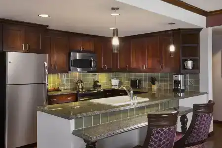 Hilton Grand Vacations Club Grand Waikikian - 2