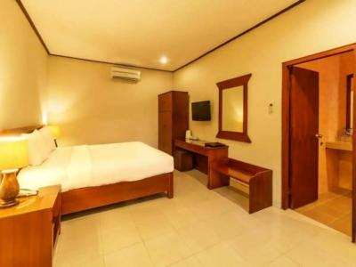Yulia Beach Inn Kuta - 1