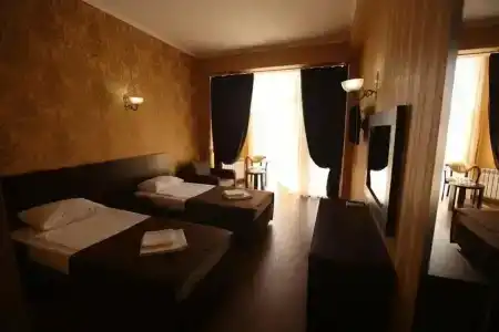 Lazurnoe Okno Guest House - 9