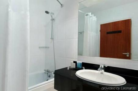 DoubleTree by Hilton Bristol North - 73