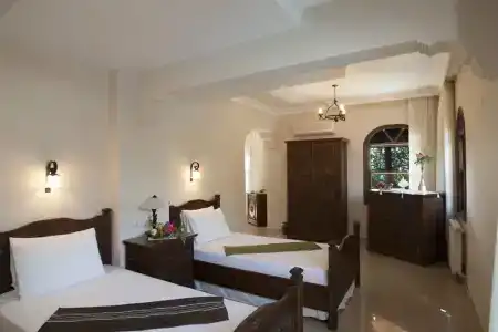 Mandarin & Mango Boutique - 1