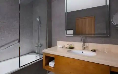 Doubletree by Hilton - 90