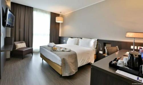 Best Western Premier CHC Airport - 40