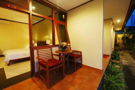 Yulia Beach Inn Kuta - 2