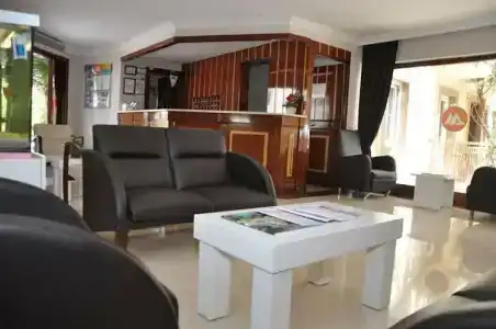 Moonshine & Suites - 22