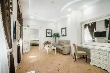 Imperial Palace - 81