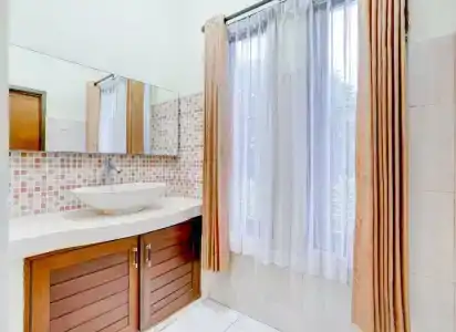 Teges Inn Kuta - 11