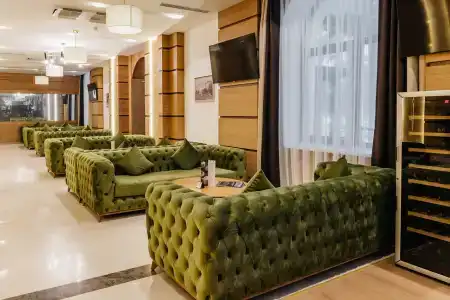 Ramada by Wyndham - 6