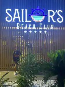 Sailor's Beach Club - 9