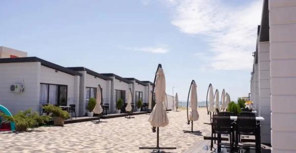 Kottedzhi u morya Palm Beach Resort na 11 nomerov - 0